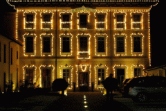 composizione-luminarie-albergo-trezzo1